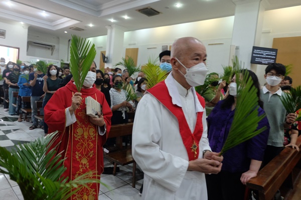 Perayaan Ekaristi Minggu Palma Di Gereja Sementara St.Kristoforus ...